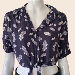 Urban Outfitters Navy Floral Print Tie Front Crop Top Size XS